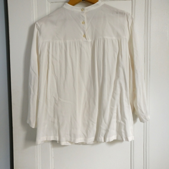 Large white Old Navy smock blouse with embroidery detail - Picture 2 of 5